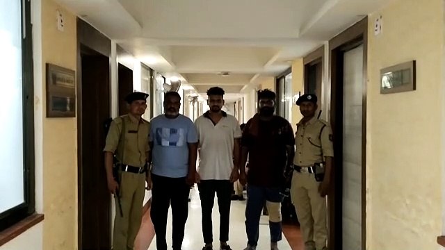 Video... ऑनलाइन क्रिकेट सट्टा का पर्दाफाश, चार गिरफ्तार, 22 लाख से ज्यादा की नकदी जब्त