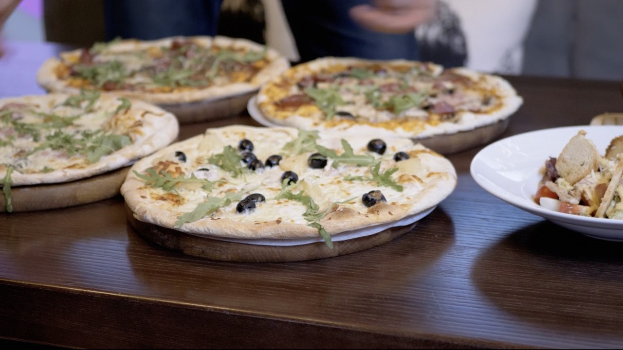 Why Pizza Tastes Better at Restaurants, According to Chefs
