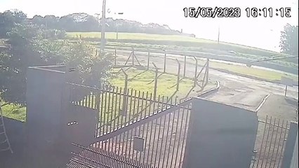 Câmera registra forte colisão entre BMW e Ford Ka