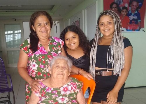 No Dia das Mães, conheça trajetória da jovem cajazeirense que superou adversidades através da educação