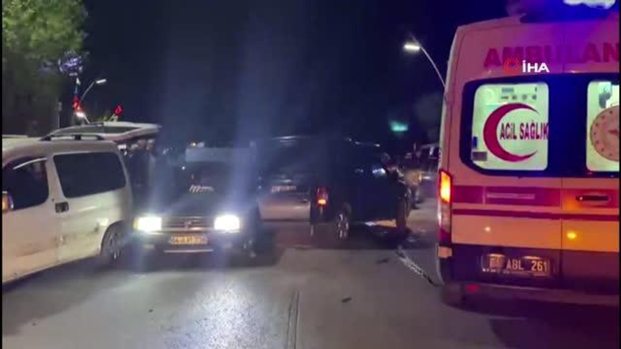 Husumetli ailelerin kavgasında ortalık savaş alanına döndü: 4 yaralı