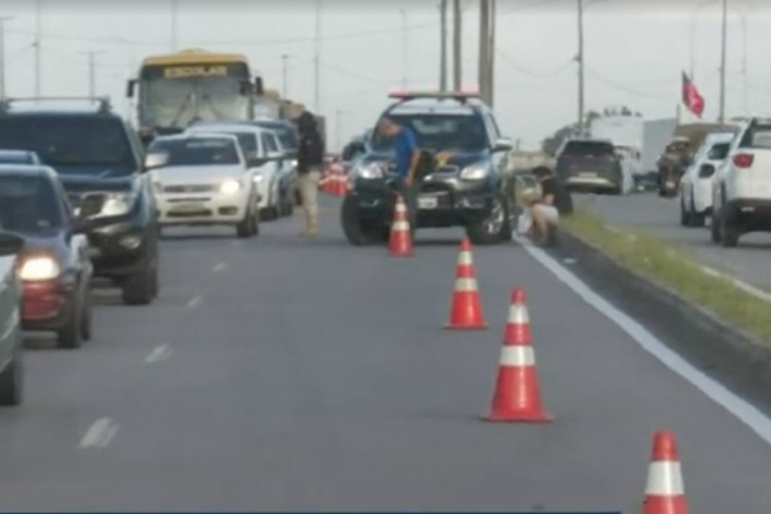 Mudança na BR-230 para construção do viaduto de Água Fria gera congestionamento em João Pessoa