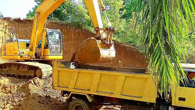 Excavator Komatsu PC 195 LC Capability Loading Truck