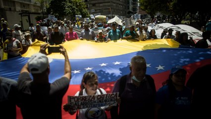 Video herunterladen: Siguen las protestas en Venezuela para exigir salarios dignos y la excarcelación de docentes