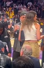 Bad Bunny fue ignorado por Kendall Jenner en partido de NBA.