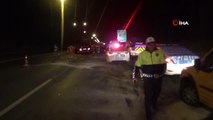 İzmir'de otomobil tıra ok gibi saplandı: 1 ölü
