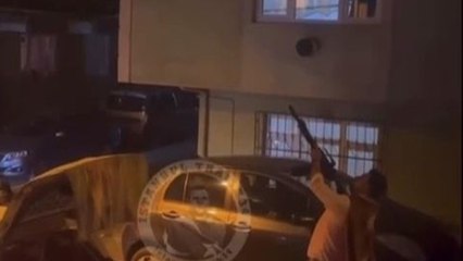 Seçim sonuçlarını havaya ateş açarak kutladı