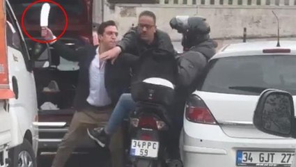 İstanbul'da satırlı kavga! Yumruk atıp kuryeye saldırdı