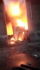 पुलिया से नीचे गिरा लोहे की एंगल से भरा ट्रेलर, जिंदा जल गया चालक