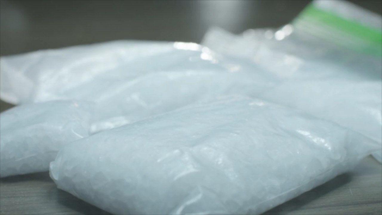Zoll erwischt 28-jährigen mit kokainblock in der hose