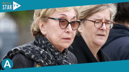 Obsèques de Philippe Sollers : sa femme Julia abattue et soutenue par leurs amis et proches