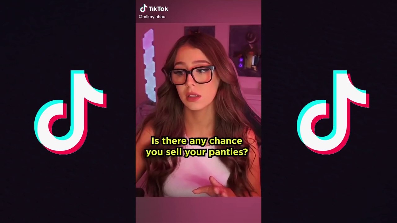 Mikaylah Reacts to Dirty Chat Comments