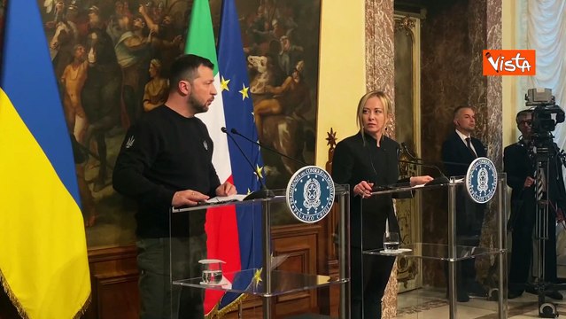Grazie Italia e slava ukraini , il saluto di Zelensky al termine della conferenza stampa con Meloni