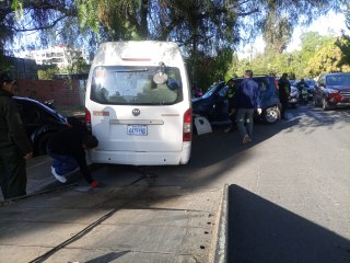 Triple colisión en la avenida Villarroel deja una persona herida en Cochabamba