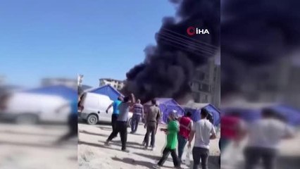 Hatay'da çadır kentte yangın... Dumanlar gökyüzünü kapladı