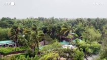 Il ciclone Mocha colpisce il Bangladesh, piogge e venti incessanti nella citta' di Teknaf
