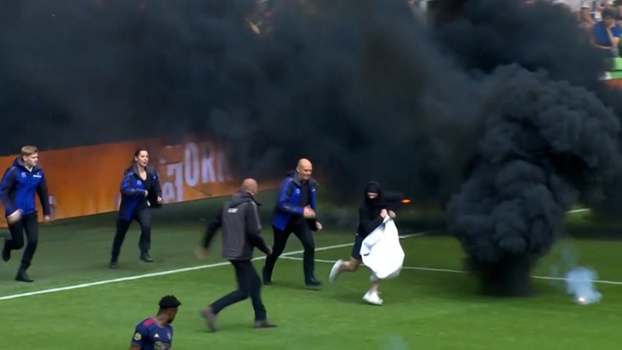 Groningen fans throw smoke bombs and invade pit...