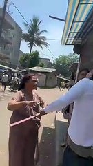 SURAT VIDEO/ पांडेसरा में हफ्ता वसूली के लिए गए युवक को महिला बूटलेगरों ने पीटा