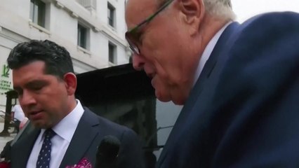 줄리아니 전 뉴욕시장, 천 만 달러 규모 피소..."성적 수발 요구" / YTN