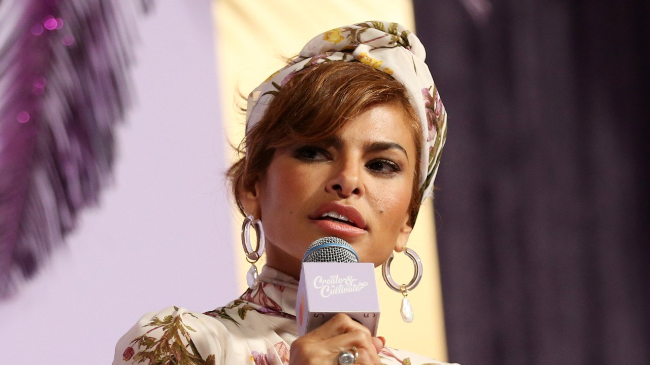 Eva Mendes Proved That She's Just Like All of Us By Wearing a T-Shirt With Ryan Gosling's Face on It