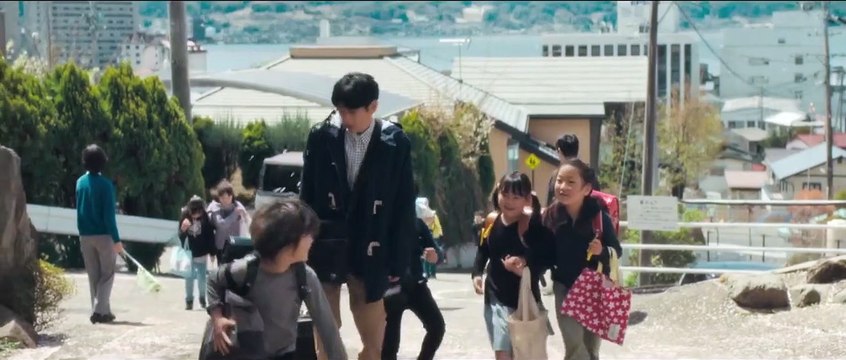 'Monster' - Teaser oficial en idioma original