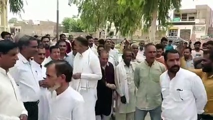 शहरी जल योजना में अव्यवस्थाओं को लेकर नागरिकों का प्रदर्शन