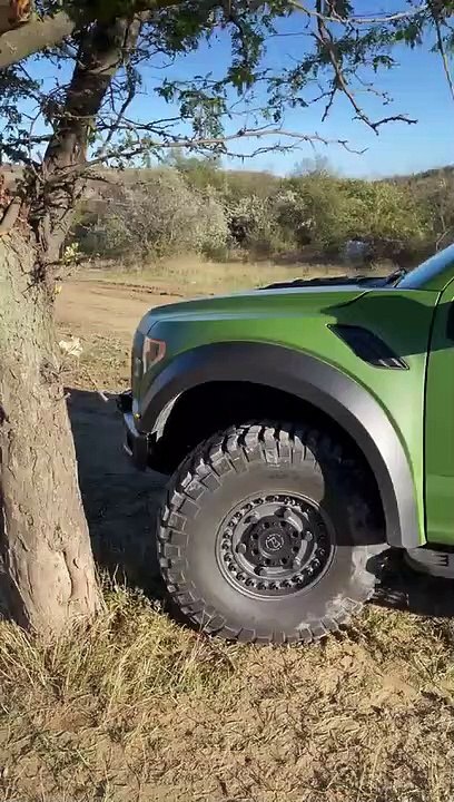 Flexing Ford Raptor