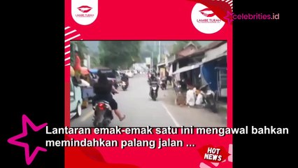 Aksi Heroik Emak-Emak Kawal Ambulans Jadi Viral