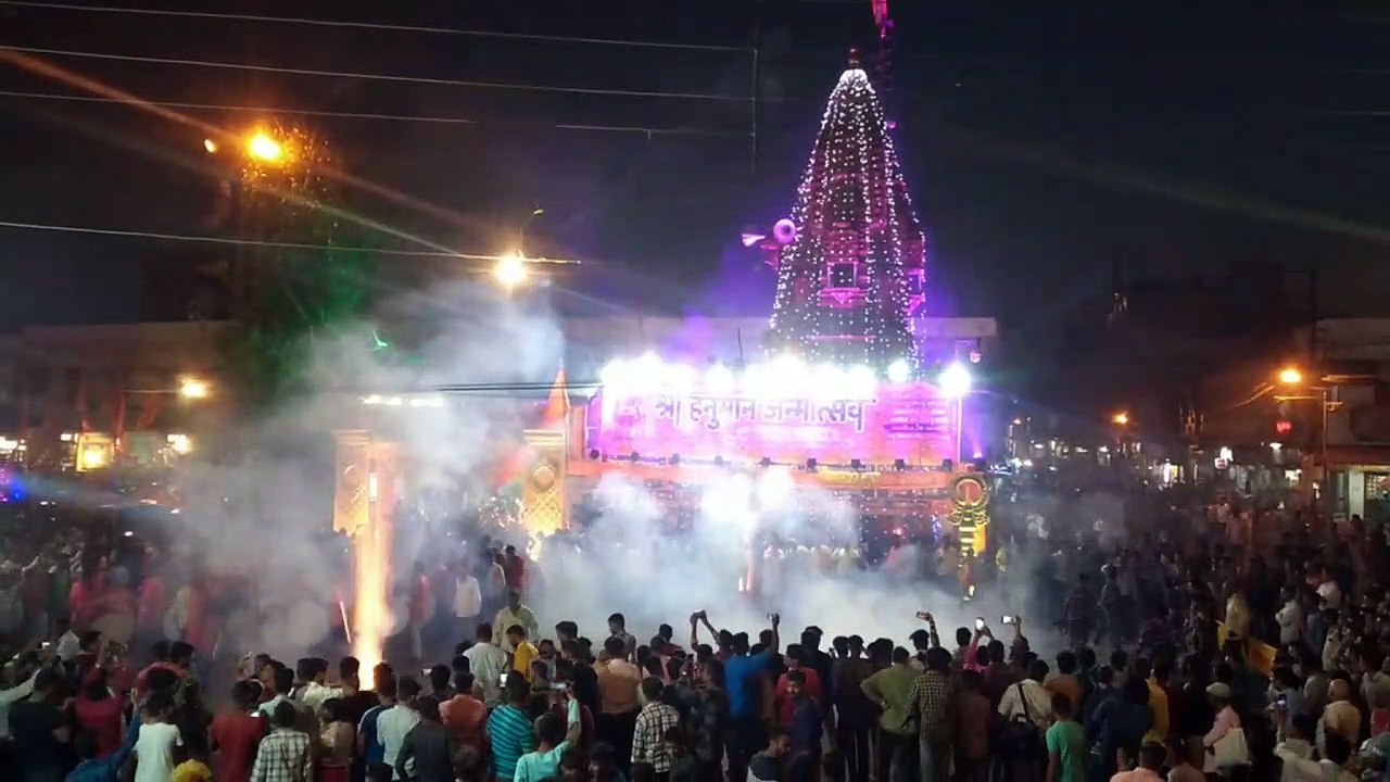 इंस्टाग्राम पर चल रहा था लाइव ओर रफ्तार में ट्राले में पीछे से घुस गई कार