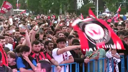 Çorum FK taraftarları ve futbolcuları şampiyonluğu böyle kutladı