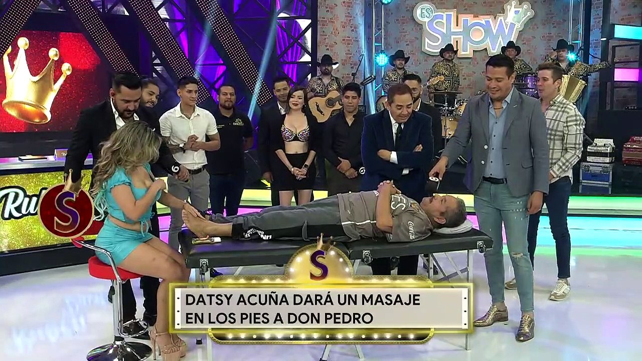 Datsy da sensual masaje a su nuevo tío