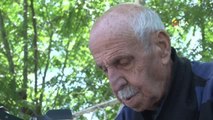 80 yaşındaki emekli astsubay 30 yıldır adliye önünde daktilo sesini yankılatıyor