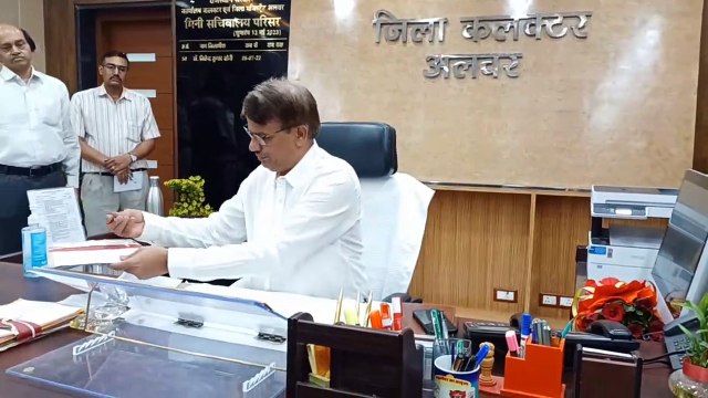 डीएम ने संभाला कार्यभार...देखें वीडियो
