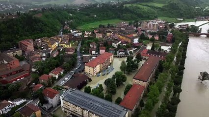 Cesena, mezzi della Polizia sommersi dall'allagamento