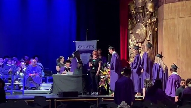 Νέες φωτό από την τελετή αποφοίτησης του εγγονού του τέως βασιλιά Κωνσταντίνου