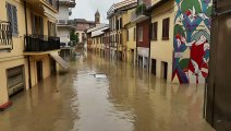 Alluvione a Faenza: le strade del centro sono diventate un fiume