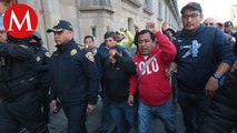 Decenas de maestros de la CNTE protestaron a las afueras de Palacio Nacional