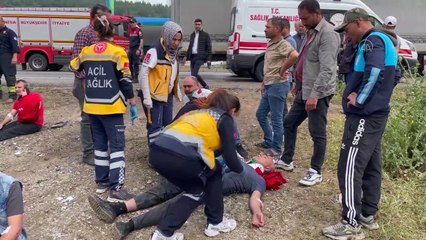 Manisa'da İşçi Servisinin Karıştığı Zincirleme Kazada 13 Kişi Yaralandı!