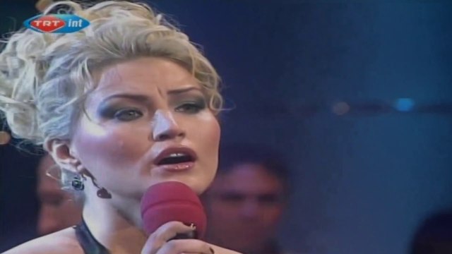 Seda Gökkadar / Yıldızlara baktırdım fallarda çıkmıyorsun