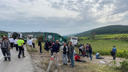 Araçlar birbirine girdi, çok sayıda yaralı var