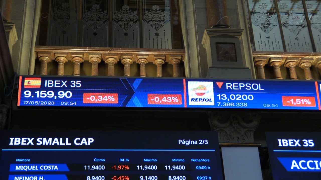 El Ibex 35 reduce las pérdidas iniciales al 0,28 % pendiente de la inflación