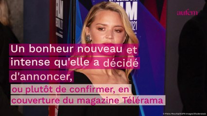 Télécharger la video: Virginie Efira enceinte : nouvelles photos de son baby-bump avant son apparition à Cannes