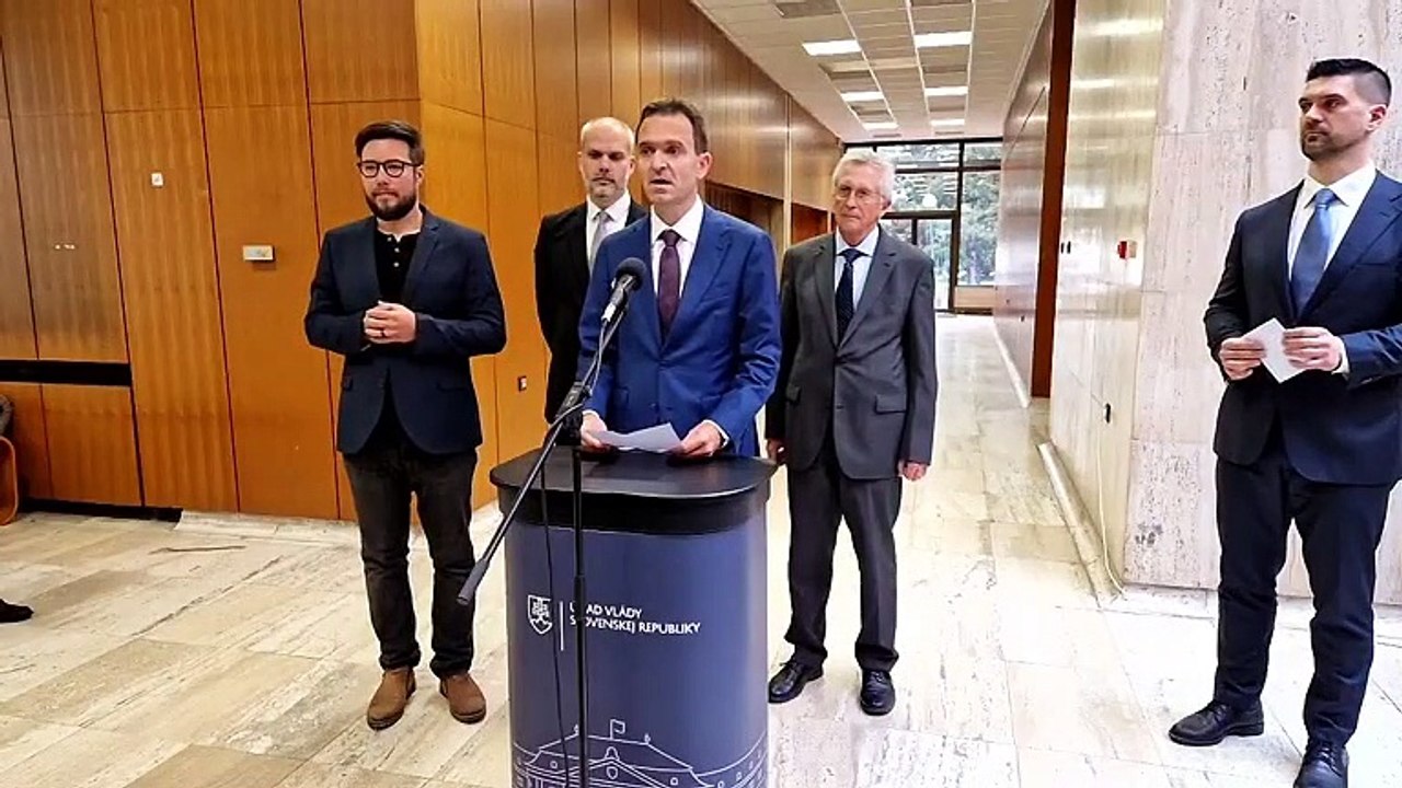 ZÁZNAM: Premiér: Výmeny na ministerstvách sa nekončia, skôr sa začínajú