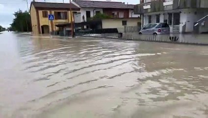 Maltempo, i volontari toscani in Romagna con il gommone