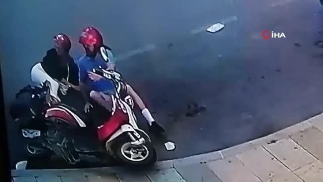 Elektrikli bisiklet ile motosikletin çarpışma anı kamerada