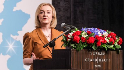 Скачать видео: China warns UK of 'serious consequences’ following Liz Truss' visit to Taiwan