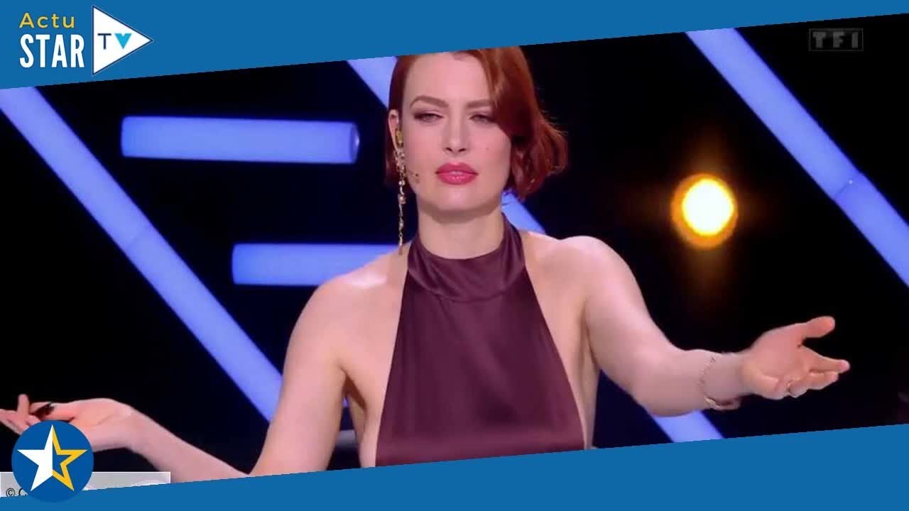 Élodie Frégé victime d’un problème de robe dans Mask Singer : sa poitrine se fait la malle en direct