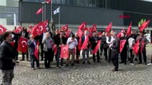 Tekirdağ Büyükşehir Belediyesi önünde depremzedelerden protesto