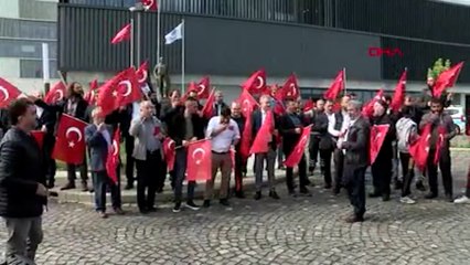 Download Video: Tekirdağ Büyükşehir Belediyesi önünde depremzedelerden protesto