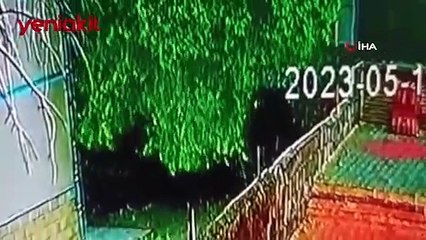 Başkent'te gökyüzüne bakanlar gözlerine inanamadı! Fırtınada koca koltuk böyle uçtu